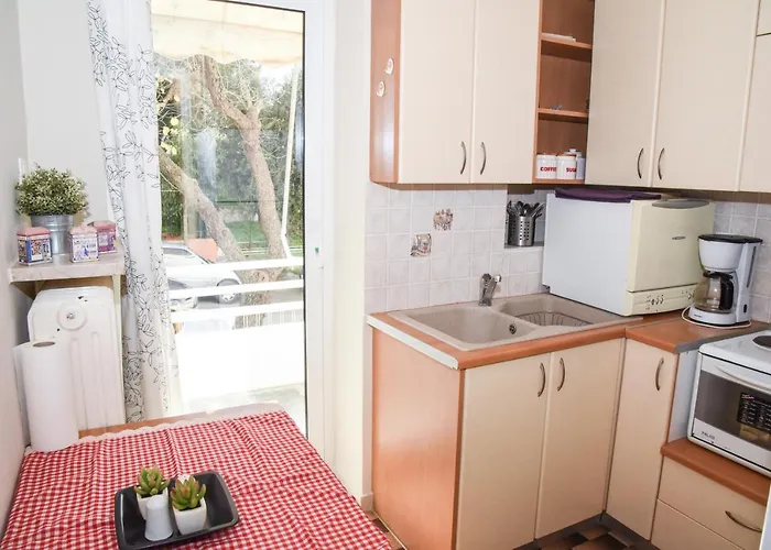 Sunny And Quiet 1 Bedroom Apt